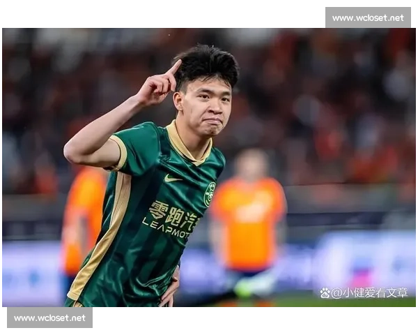 哨响球碎!中超争议判罚惹毛王钰栋,业余操作再引怒潮 哨响球碎!中超争议判罚惹毛王钰栋,业余操作再引怒潮