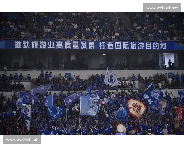 海港球迷齐聚世博源!10・26 客场战泰山,第二现场燃爆申城 海港球迷齐聚世博源!10・26 客场战泰山,第二现场燃爆申城